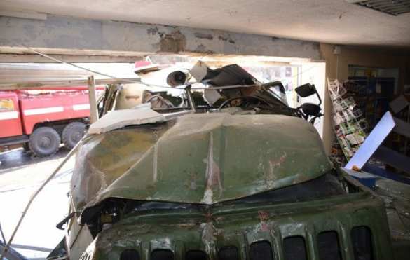 Бензовоз ВМФ Украины врезался в зоомагазин, есть погибший (ФОТО, ВИДЕО) | Русская весна