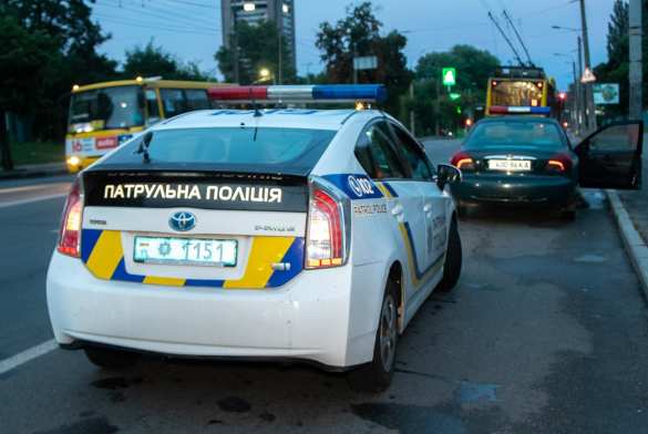 Военные в Киеве раздавили легковушку с ребёнком (ФОТО, ВИДЕО) | Русская весна