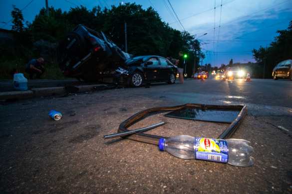 Военные в Киеве раздавили легковушку с ребёнком (ФОТО, ВИДЕО) | Русская весна