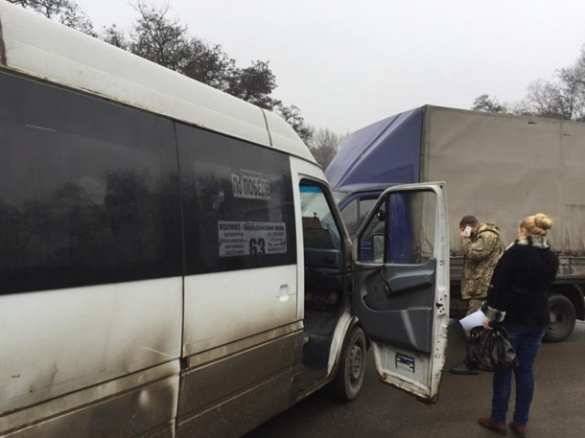 В Запорожье маршрутка врезалась в грузовик с военными ВСУ (ФОТО) | Русская весна
