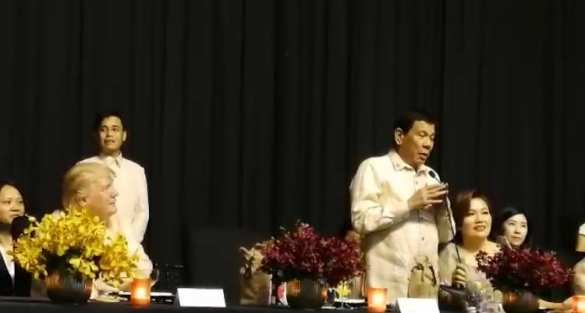 Президент Филиппин спел «по распоряжению Трампа» (ФОТО, ВИДЕО) | Русская весна