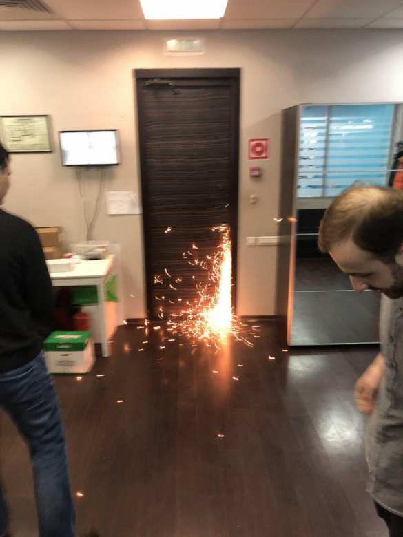 МОЛНИЯ: Обыски в офисе ФБК, Навальный ведёт стрим (ФОТО, ВИДЕО) | Русская весна