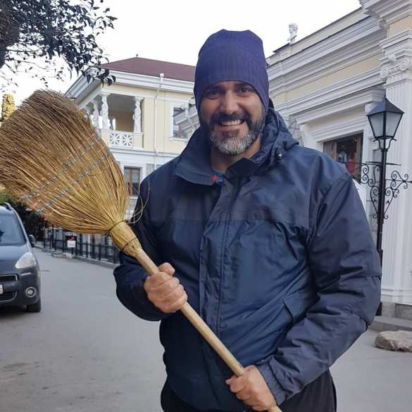 Болгарский журналист подарил крымскому дворнику поездку в Москву (ФОТО, ВИДЕО) | Русская весна