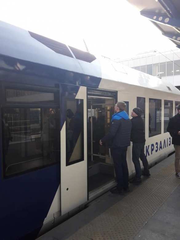 Многострадальный украинский «экспресс» опять сломался (ФОТО) | Русская весна