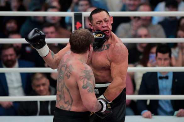 Емельяненко нокаутировал тяжелоатлета Кокляева (ФОТО, ВИДЕО) | Русская весна