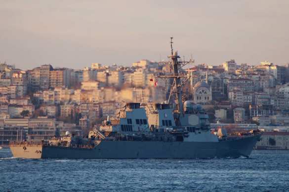 Российский ракетный корабль «взял под конвой» американский эсминец в Чёрном море (+ФОТО, ВИДЕО) | Русская весна