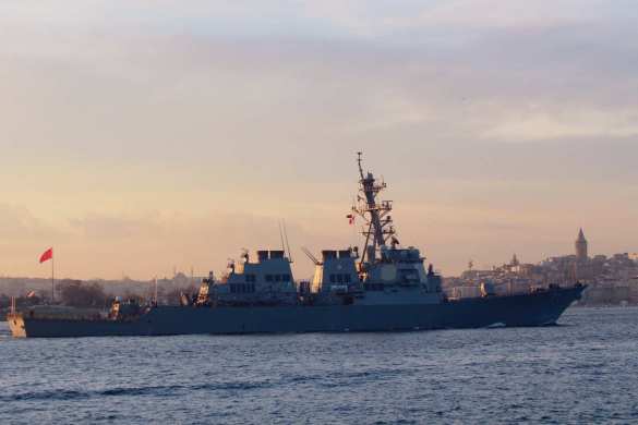 Российский ракетный корабль «взял под конвой» американский эсминец в Чёрном море (+ФОТО, ВИДЕО) | Русская весна