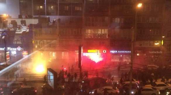 Бойня в Киеве: толпа нацистов напала на турецкий ресторан и разгромила обменник (+ФОТО, ВИДЕО) | Русская весна