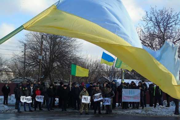 Протестующие фермеры заблокировали кортеж Порошенко (ФОТО) | Русская весна