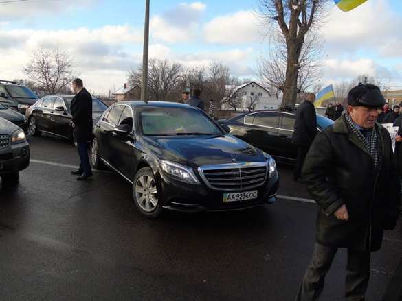 Протестующие фермеры заблокировали кортеж Порошенко (ФОТО) | Русская весна