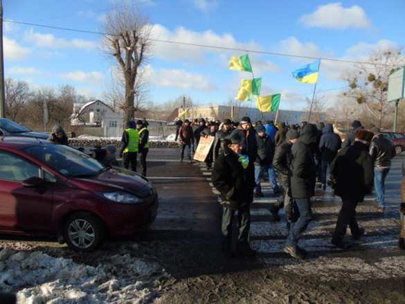 Протестующие фермеры заблокировали кортеж Порошенко (ФОТО) | Русская весна