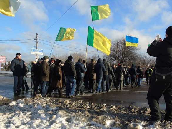 Протестующие фермеры заблокировали кортеж Порошенко (ФОТО) | Русская весна