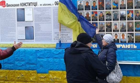 В Кривом Роге подожгли флаг Украины (ФОТО) | Русская весна