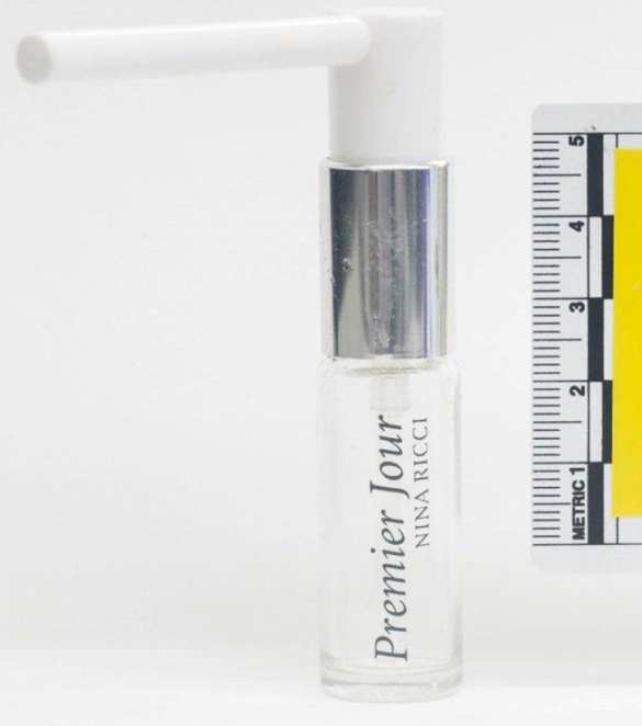 Британские прокуроры показали флакон духов с «Новичком» (ФОТО) | Русская весна