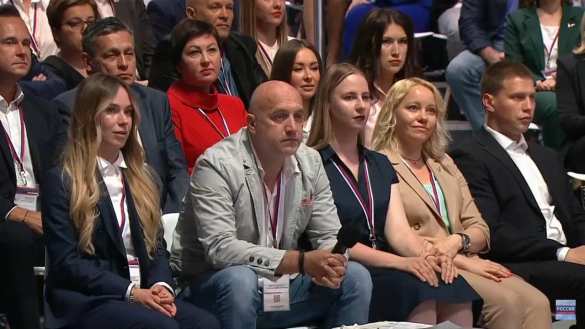 Офицер армии ДНР выступил модератором на форуме ОНФ с участием Путина (ФОТО) | Русская весна