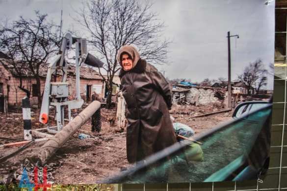 Выставка с фотодоказательствами преступлений Киева на Донбассе открылась в Макеевке (ФОТО) | Русская весна