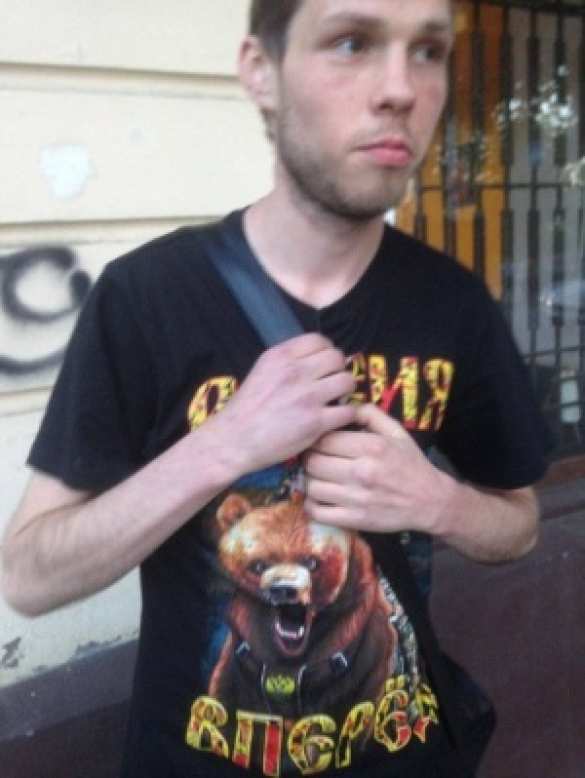 В Одессе боевики «Правого сектора» сорвали с прохожего футболку с надписью «Россия» (ФОТО) | Русская весна