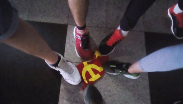 Киевские нацисты раздели гражданина Словении (ФОТО, ВИДЕО) | Русская весна