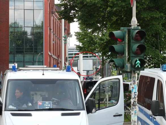 Весь мир с нами: билборд с «атошниками» сняли после встречи Путина и Трампа (ФОТО) | Русская весна