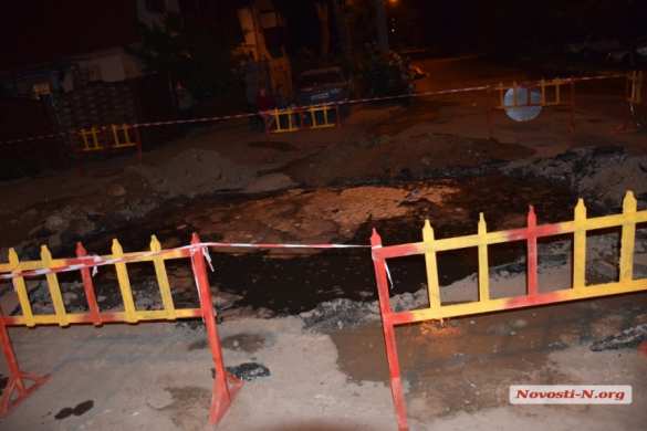 Это Украина: В Николаеве улицу заливает фекалиями, асфальт проваливается под ногами (ФОТО, ВИДЕО 18+) | Русская весна