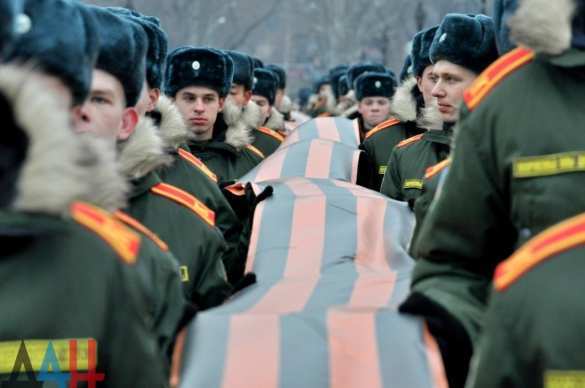 400-метровую георгиевскую ленту пронесли сегодня по центру Донецка (ФОТО) | Русская весна