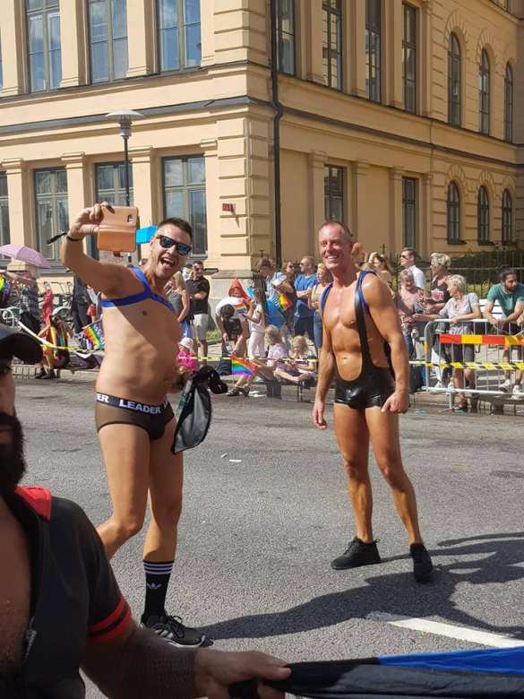 Конец Европы: на гей-парад в Швеции власти обязали выйти военных, полицейских и сотрудников МИД (ФОТО) | Русская весна