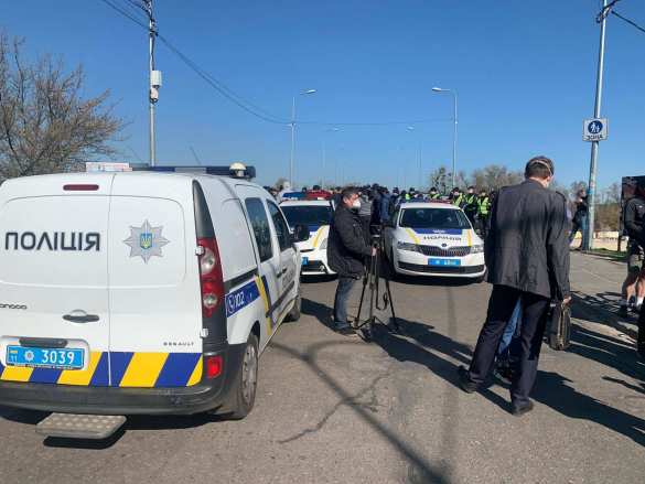 Хроники одичания: в Киеве под «Слава Украине» штурмовали парк, полиция «запаковала» провокаторов (ФОТО, ВИДЕО) | Русская весна