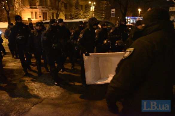 Больше ада: Полиция выкрала гроб у неонацистов, пока они шли по Майдану (ФОТО, ВИДЕО) | Русская весна