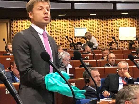 Опозорил Украину и унизил генсека ПАСЕ: соратник Порошенко устроил клоунаду в Совете Европы (ФОТО, ВИДЕО) | Русская весна