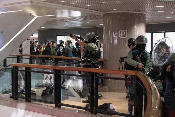 Новые столкновения в Гонконге, протестующие громят кофейни Starbucks (ФОТО, ВИДЕО) | Русская весна