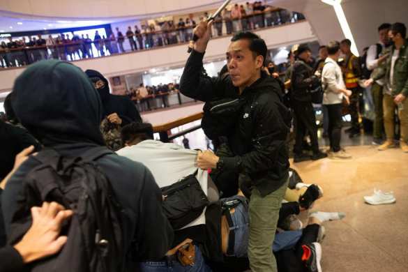 Новые столкновения в Гонконге, протестующие громят кофейни Starbucks (ФОТО, ВИДЕО) | Русская весна