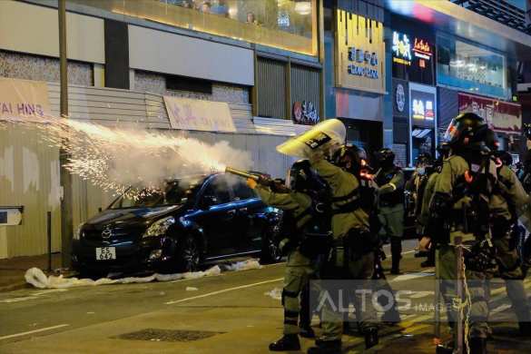 «Коктейли Молотова» и перекрытые дороги: Гонконг восстал против карантина из-за коронавируса (ФОТО, ВИДЕО) | Русская весна