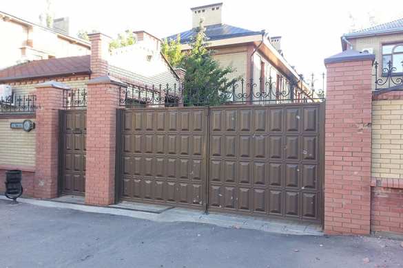 В Горловке артобстрелом повреждено здание епархиального управления (ФОТО) | Русская весна