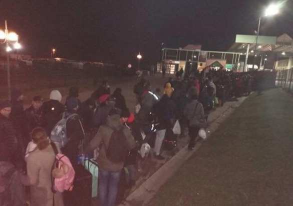 Украинцы штурмуют границу «неньки» со стороны Польши: «родина» назад не пускает (+ФОТО, ВИДЕО) | Русская весна