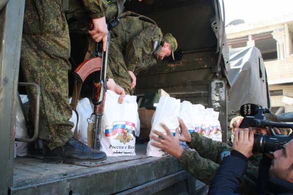 Конвой надежды: Российские военные прибыли в освобождённый от «Аль-Каиды» город в Хаме (ФОТО) | Русская весна