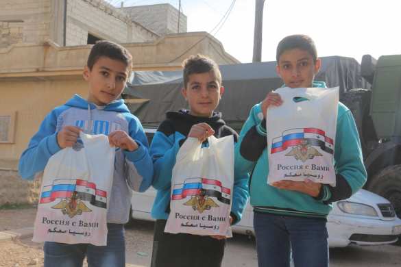 Сирия: российские военные «попали в окружение» к детям в освобожденном от боевиков городе (ФОТО) | Русская весна