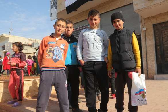 Сирия: российские военные «попали в окружение» к детям в освобожденном от боевиков городе (ФОТО) | Русская весна