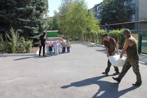 Армия ДНР и «Боевое братство» оказали гуманитарную помощь детским садам и семьям погибших бойцов (ФОТО, ВИДЕО) | Русская весна