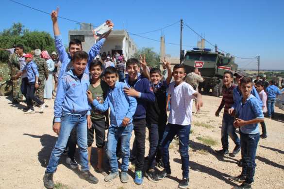 «Thank you, Russia!» — hearty welcome Russian Army&#039;s military convoy from the Arabs (PHOTOS) | Русская весна