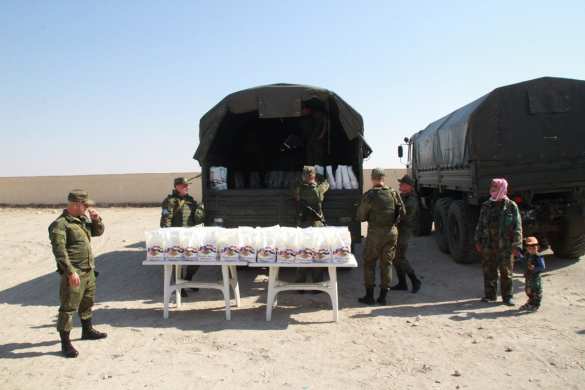 Трогательные кадры: Как освобождённые от боевиков сирийские дети радуются приезду российских военных (+ФОТО) | Русская весна