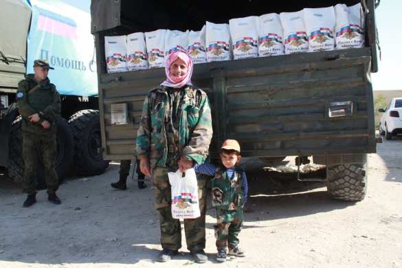 Трогательные кадры: Как освобождённые от боевиков сирийские дети радуются приезду российских военных (+ФОТО) | Русская весна