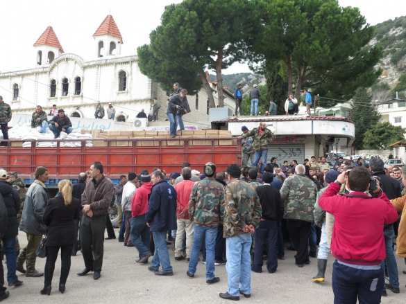 Гуманитарная операция в освобожденном от боевиков Кесабе: радость жителей, флаги России и САР, портреты Путина и Асада (+ВИДЕО, ФОТО) | Русская весна