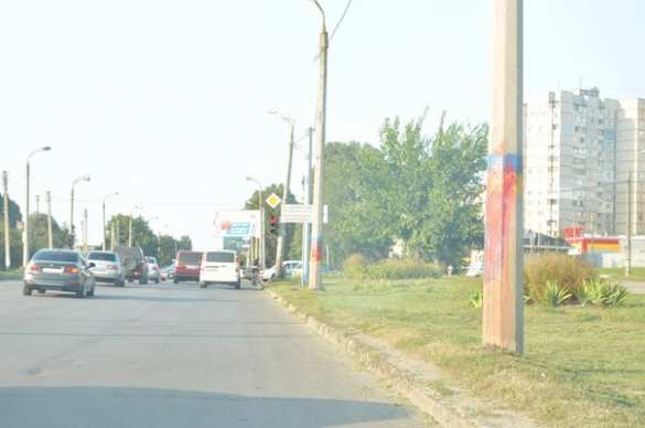 В Харькове продолжают обливать кроваво-красной краской украинскую символику (фото) | Русская весна