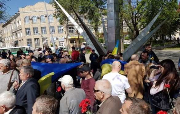 В Харькове первомайскую демонстрацию охраняли с собаками, что не помешало нападению неонацистов (ФОТО, ВИДЕО) | Русская весна