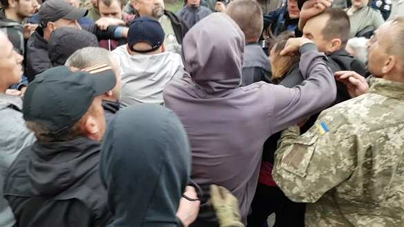 ВАЖНО: В Харькове и Запорожье начались столкновения между неонацистами и участниками «Бессмертного полка» (ФОТО, ВИДЕО) | Русская весна