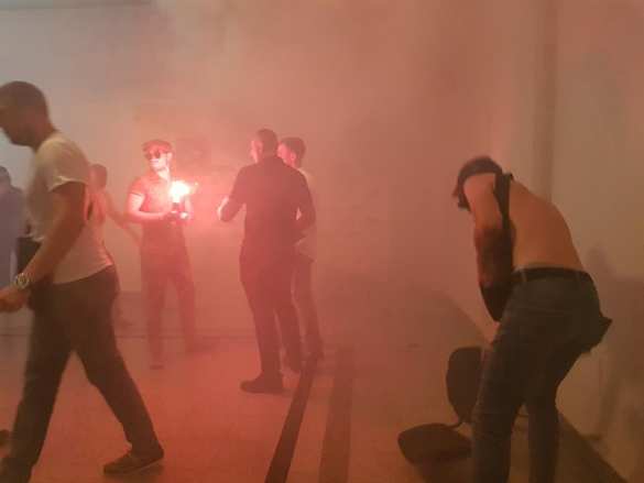 СРОЧНО: Беспорядки в Харькове: неонацисты прорвались в здание горсовета (ФОТО, ПРЯМОЙ ЭФИР) | Русская весна