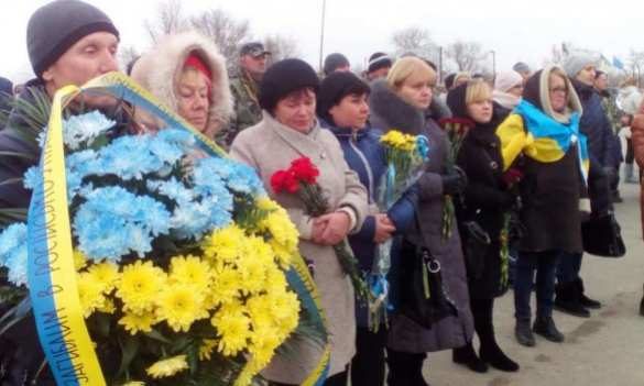 Украина поставила памятник «атошникам» на границе с Крымом (ФОТО) | Русская весна