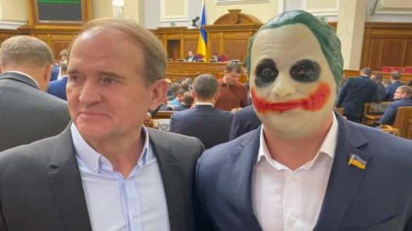 «Нардеп-рукоблуд» Кива пришёл в Раду в маске «Джокера» (ФОТО, ВИДЕО) | Русская весна