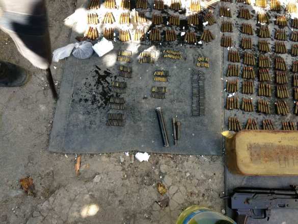 В ЛНР у местного жителя изъят арсенал с оружием и наркотики (ФОТО) | Русская весна