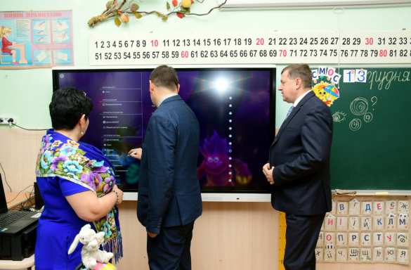 Зрада: в Ивано-Франковске школьникам «подсунули» доски с русским языком (ФОТО) | Русская весна